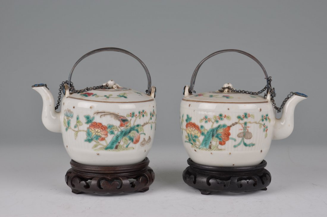Pair of Chinese tea pots with bases. (1 of 5)