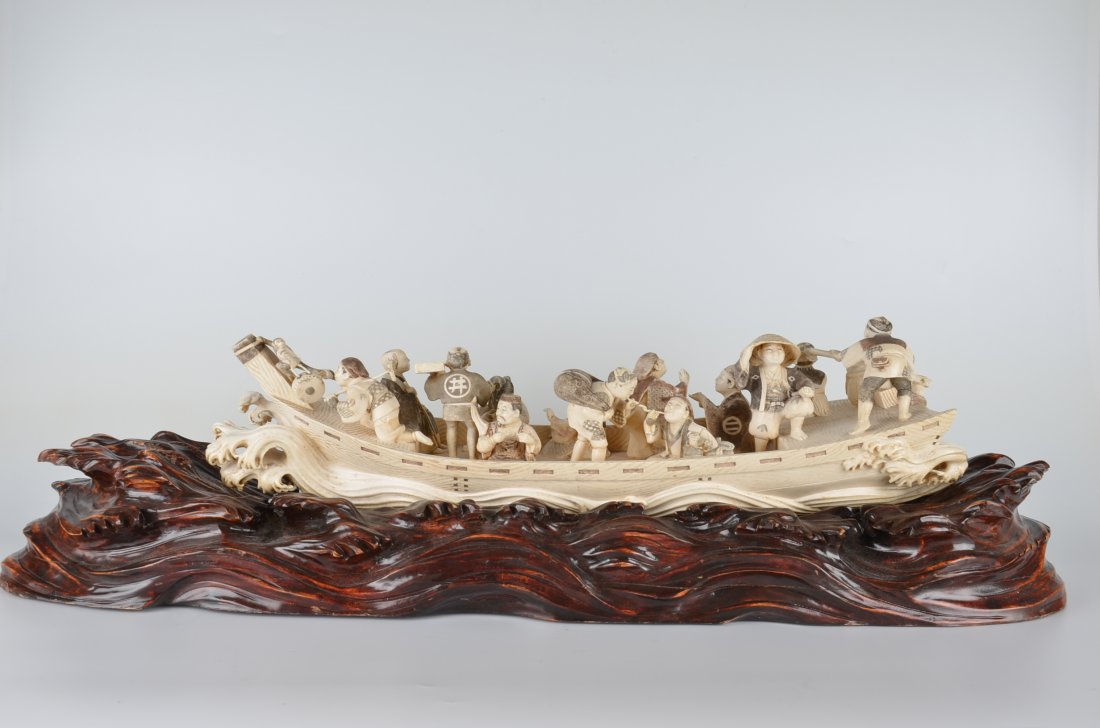 Carved Chinese boat with 13 carved figures and a monkey (1 of 9)