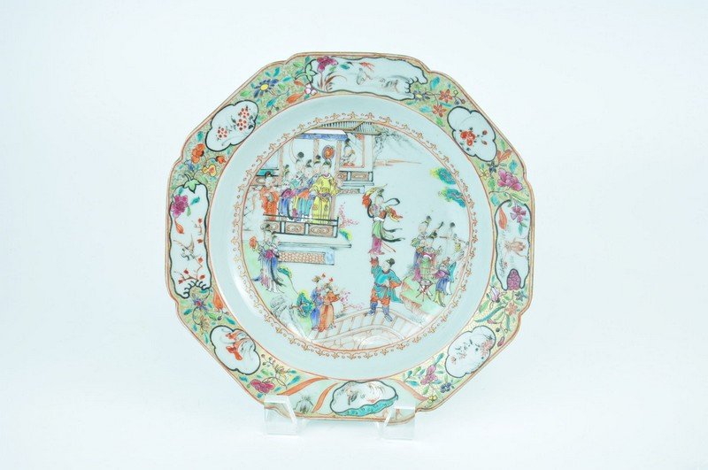 18 th Century Chinese export plate. Diameter 9 inches. (1 of 2)