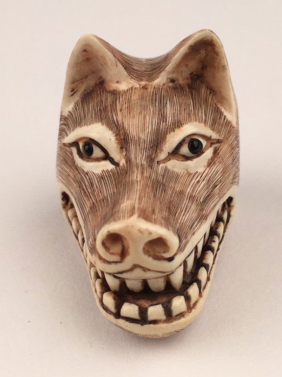 Carved Netsuke figure of an alligator with a hindged (1 of 4)