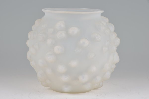 R. Lalique "Palissy" vase in milky white glass. (1 of 4)