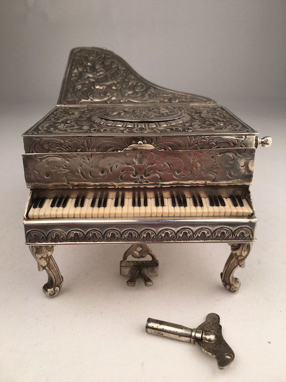 Sterling silver musical bird box automaton (1 of 9)