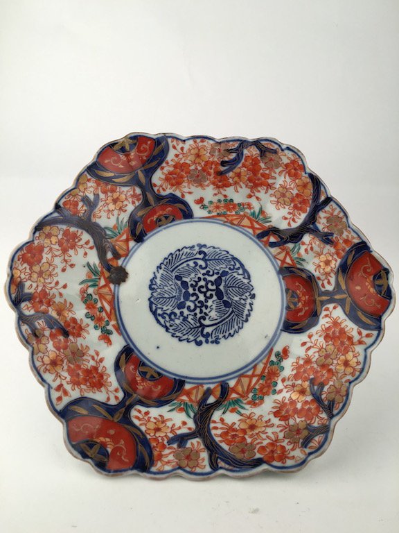 19 th Century Japanese Imari porcelain six sided: 19 th Century Japanese Imari porcelain six sided shallow bowl. Also decorated on the bottom. Diameter 9 1/2 inches.