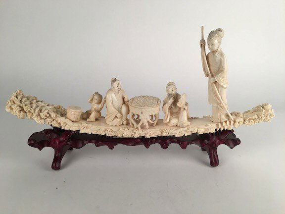 Carved Chinese boat with two men and a lady with a (1 of 7)