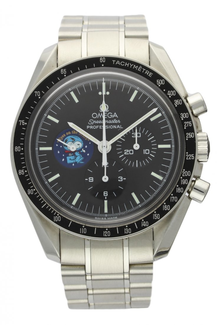 A GENTLEMAN'S STAINLESS STEEL OMEGA SPEEDMASTER: A GENTLEMAN'S STAINLESS STEEL OMEGA SPEEDMASTER PROFESSIONAL EYES ON THE STAR" SNOOPY AWARD MOON WATCH DATED 2003 WITH BOX & PAPERS D: Black dial with luminous markers, triple register recording hours
