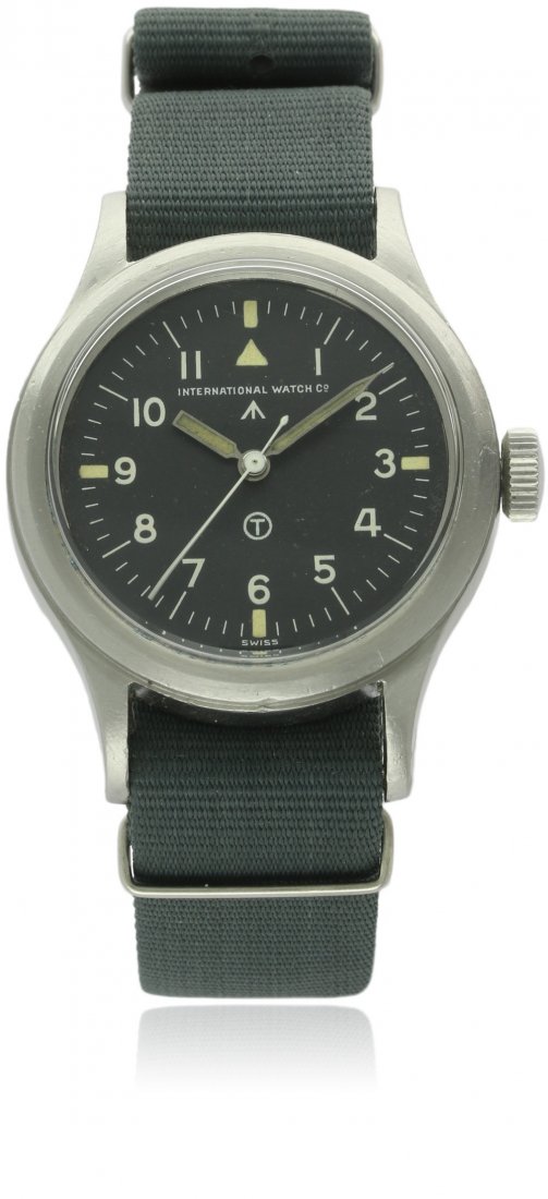 A GENTLEMAN'S STAINLESS STEEL BRITISH MILITARY R.A.F.: A GENTLEMAN'S STAINLESS STEEL BRITISH MILITARY R.A.F. IWC MARK 11 PILOT'S WRIST WATCH DATED 1952 D: Black dial with applied Arabic numerals & tritium luminous markers, military arrow, white centre ''h
