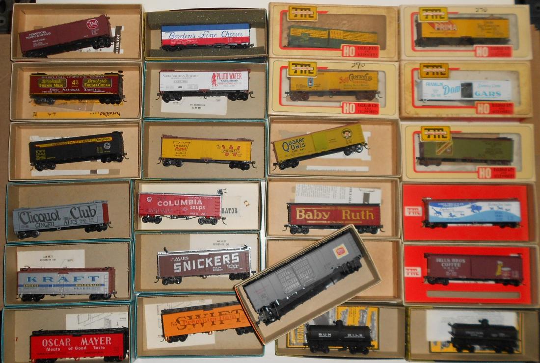 25 Boxed HO Freight Cars: TM Roundhouse (1 of 2)