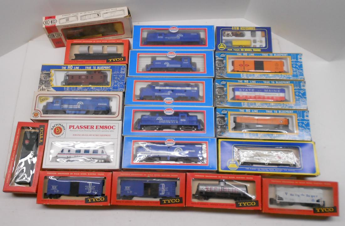 HO Boxed Locos & Older Cars (1 of 2)