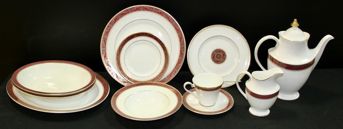 Royal Doulton China "Martinique": Royal Doulton China Set "Martinique"64 pieces1 Platter 13.5"10 dinner plates 10.5"10 butter plates 6.5"10 sandwich plates 8"8 soup/cereal bowls 8"10 saucers 6"10 coffee cups tea pot w/cover 10" H.crea
