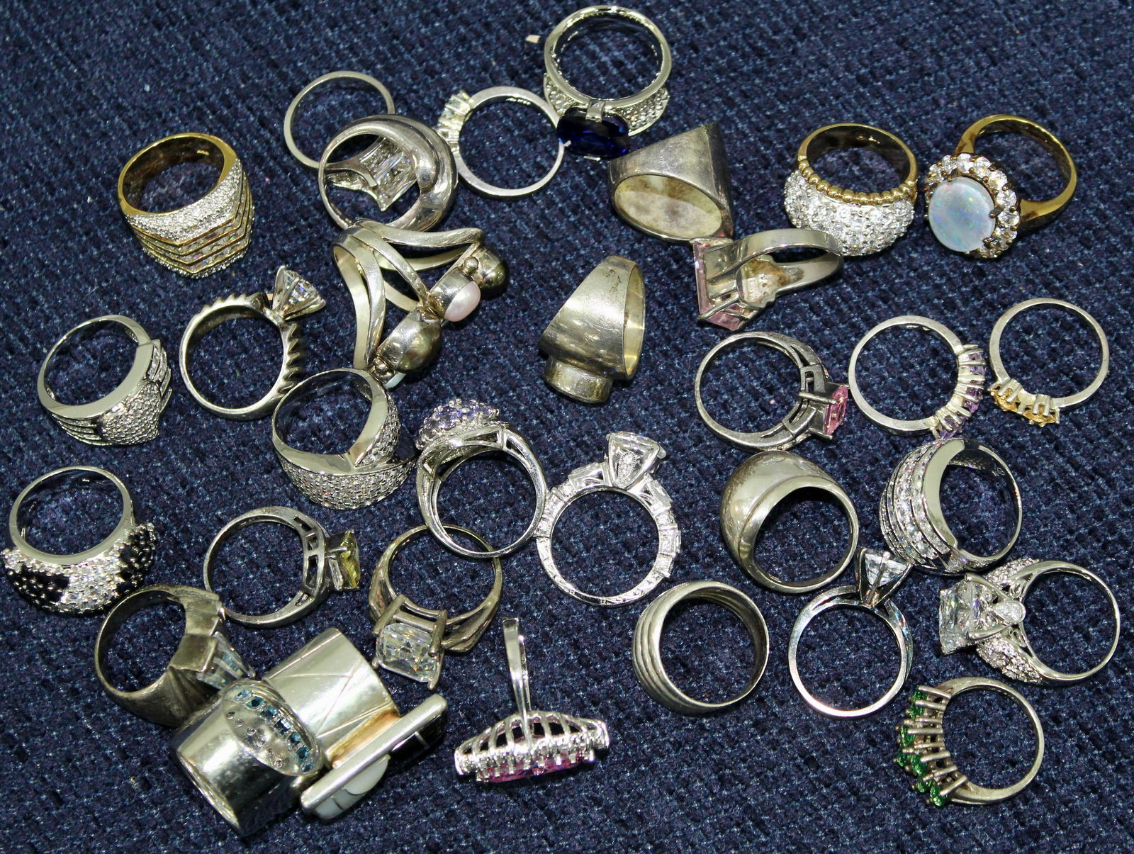Silver rings, aprox. 32: Approx. 32 silver rings
