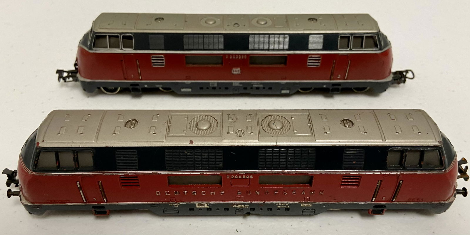 Marklin HO Diesels, 3021 & 3921: 2 Marklin HO Diesel # 3021, 1-200006, # 3921, # 200060, good condition.