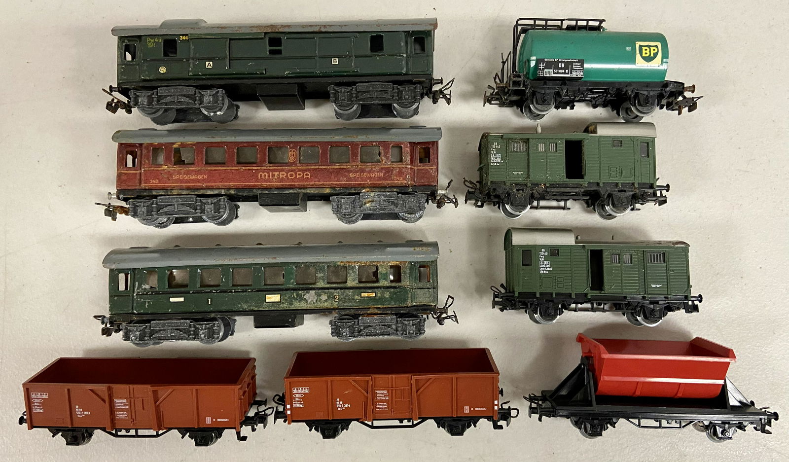 9 Marklin HO Freight and Passenger Cars (1 of 4)