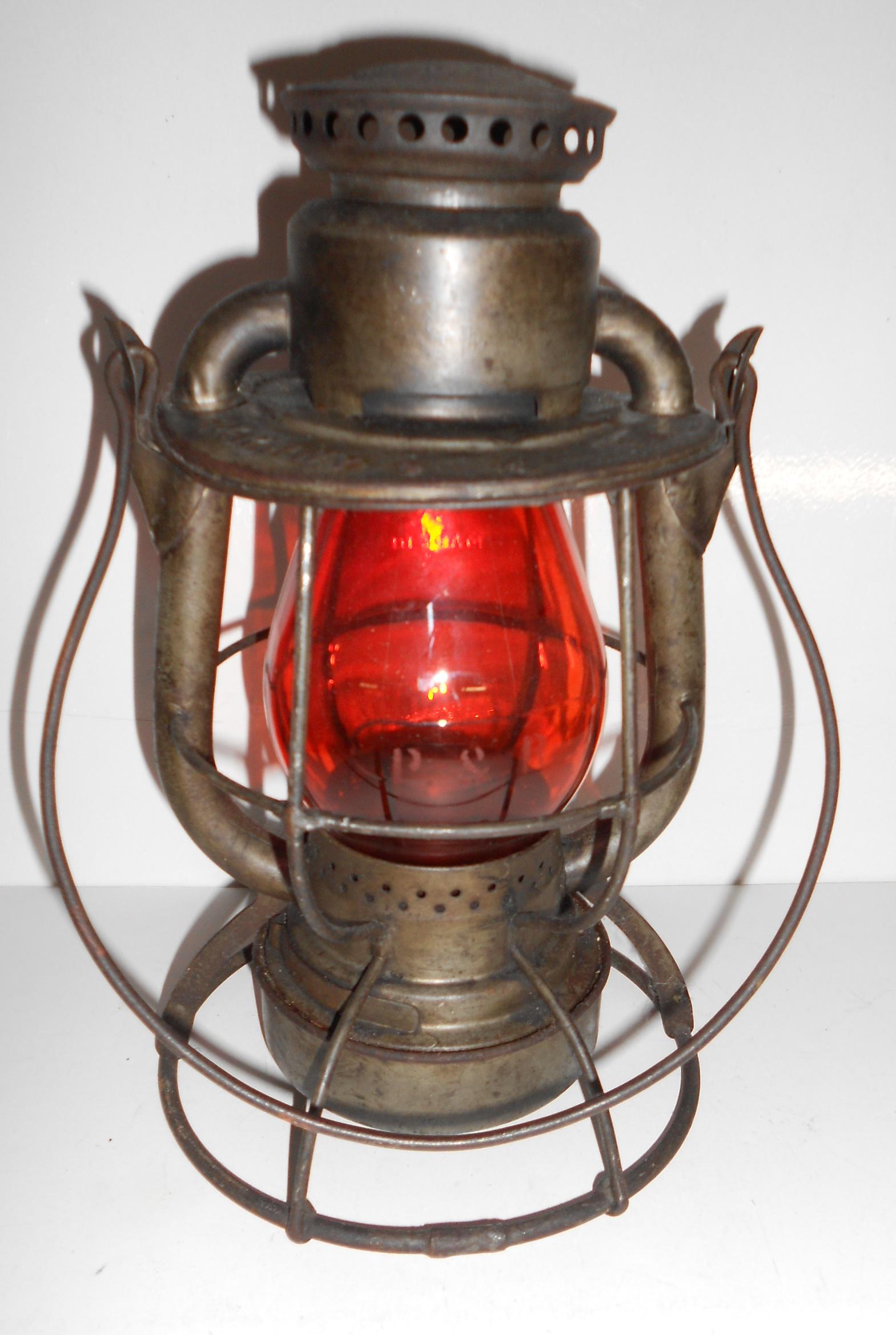 Reading Railroad Vesta Lantern Amber etched P&R (1 of 4)
