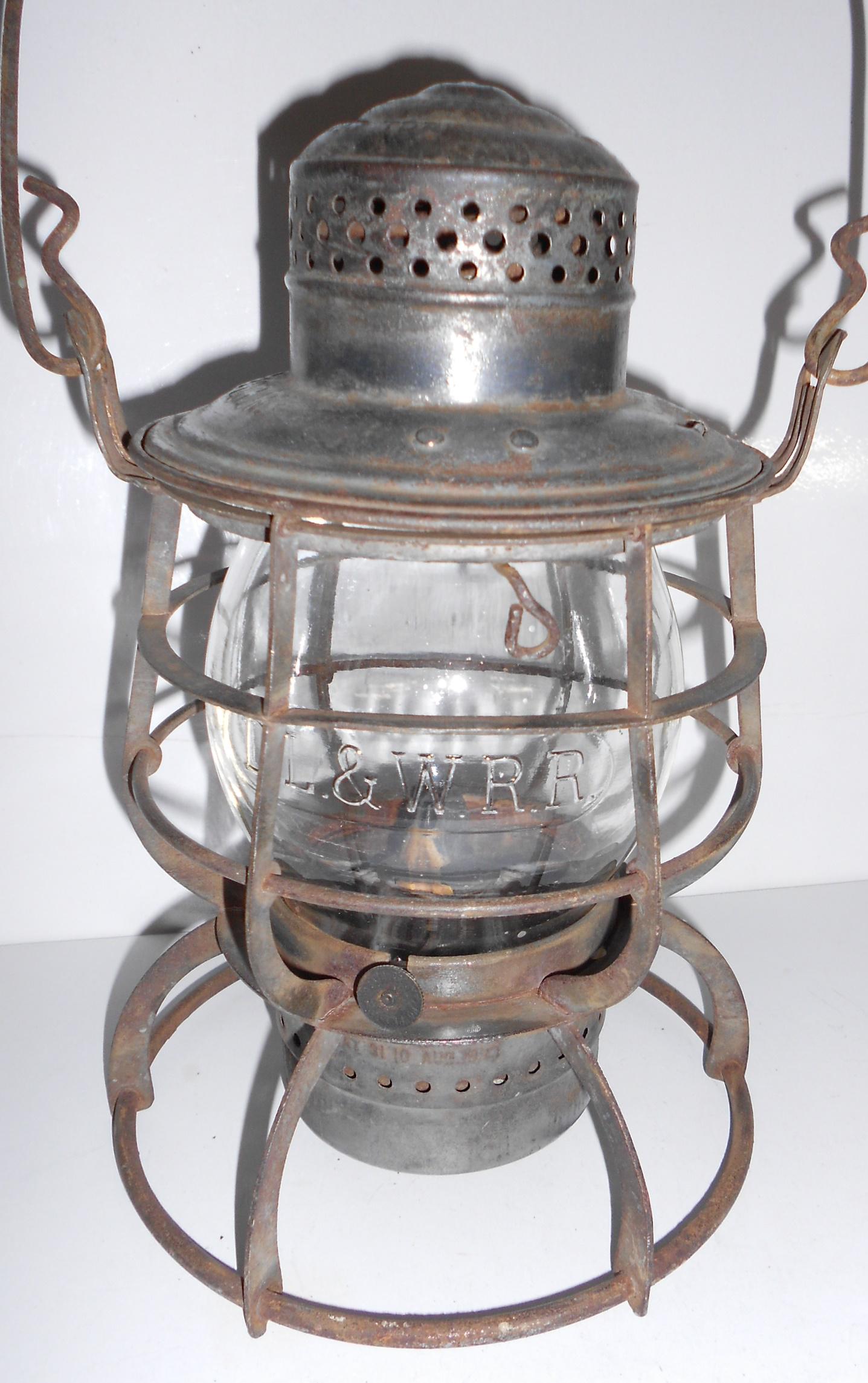 DL&W Railroad Armspear Lantern DL&W Cast Globe (1 of 4)