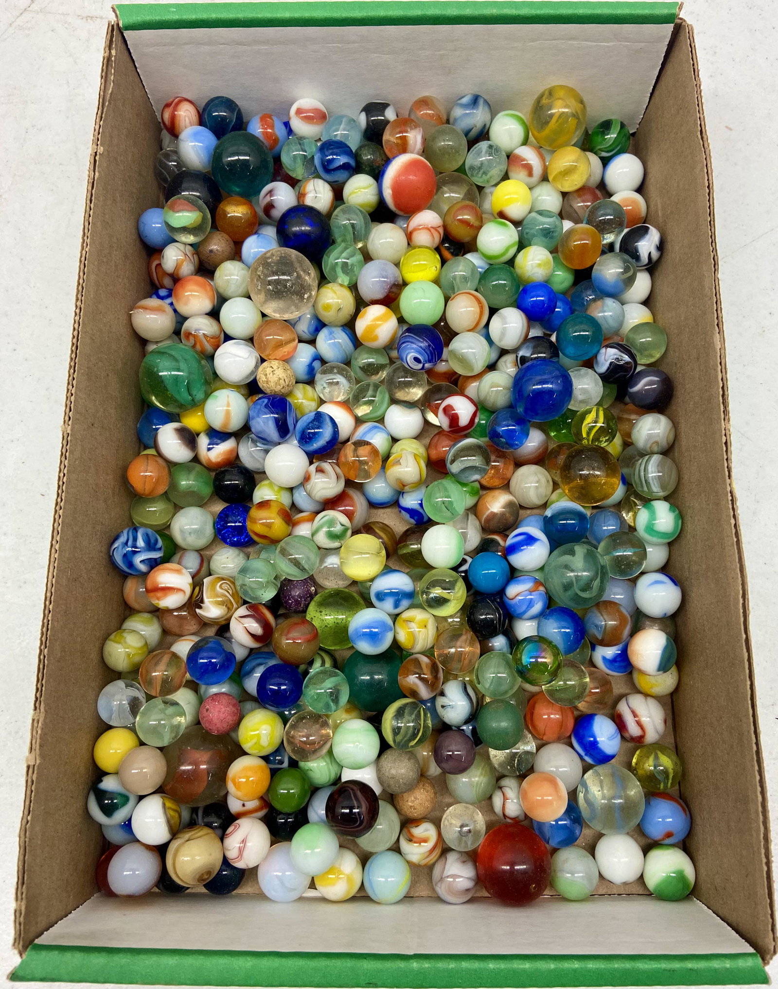 Marbles: Tray Lot of Marbles