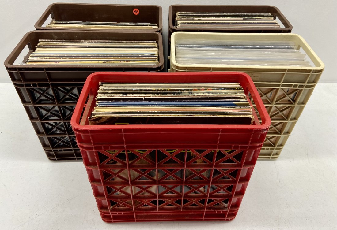 Good group of aprox. 198 assorted 33 RPM records: Large Group of assorted 33 RPM records incl. Doors, Janis Joplin, Neil Diamond, Rod Stewart, Willie Nelson, Fleetwood Mac, Eagles, Bob Seager, nChicago, Led Zepplin, Monkees, Rolling Stones, Jethro Tu