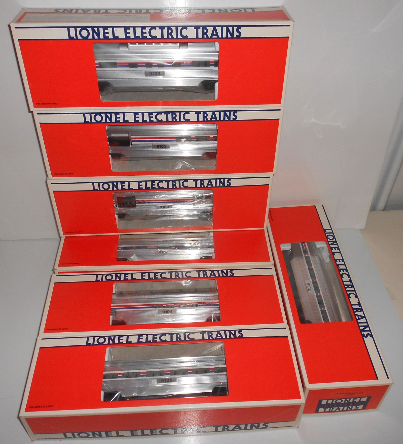 Lionel 7 Amtrak Passenger Cars - LNIB (1 of 5)