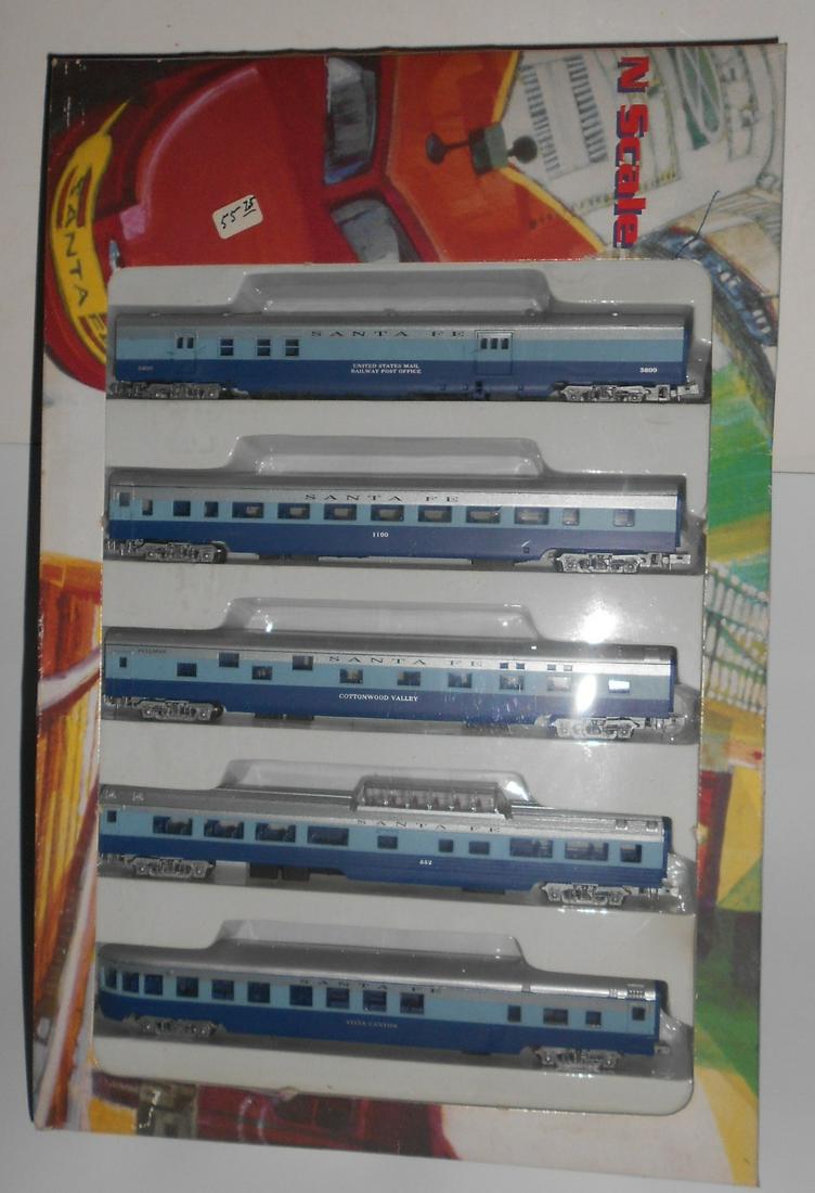 N Scale ConCor Santa Fe Goose Passenger Set (1 of 3)