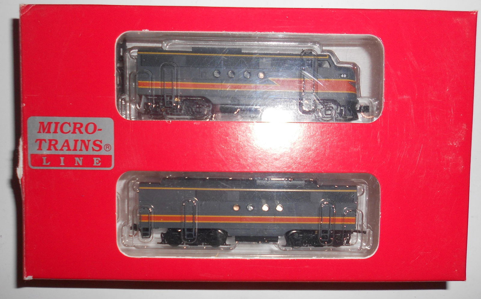 N Scale Micro Trains Milw.. Rd. FT A&B #40 DCC (1 of 3)
