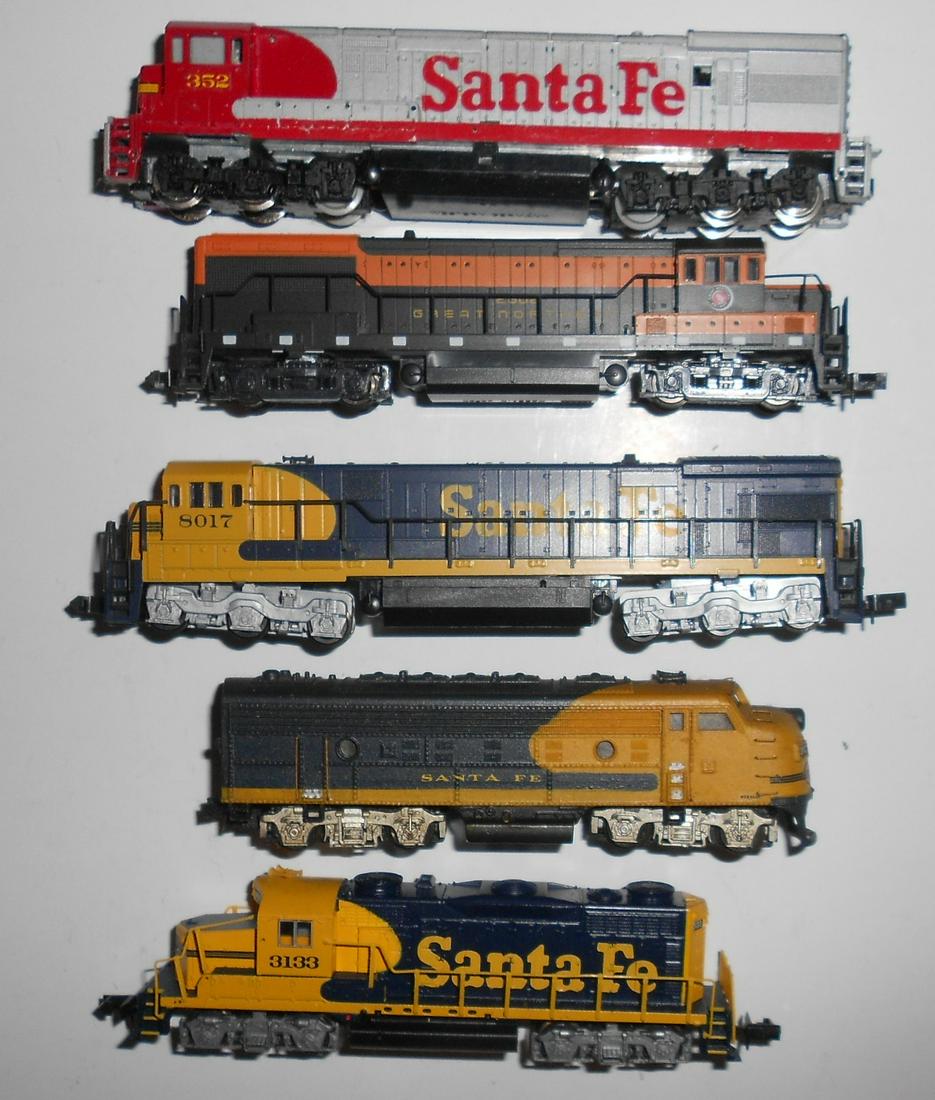 N Scale 5 Loose Diesel Locomotives no boxes: N scale - A group of 5 diesel locomotives $ Santa Fe, 1 Great Northern, 2 Kato, 2 Life Like, one Trix. Condition varies Red Santa fee is missing railing on one side, expect some condition issues. Hope