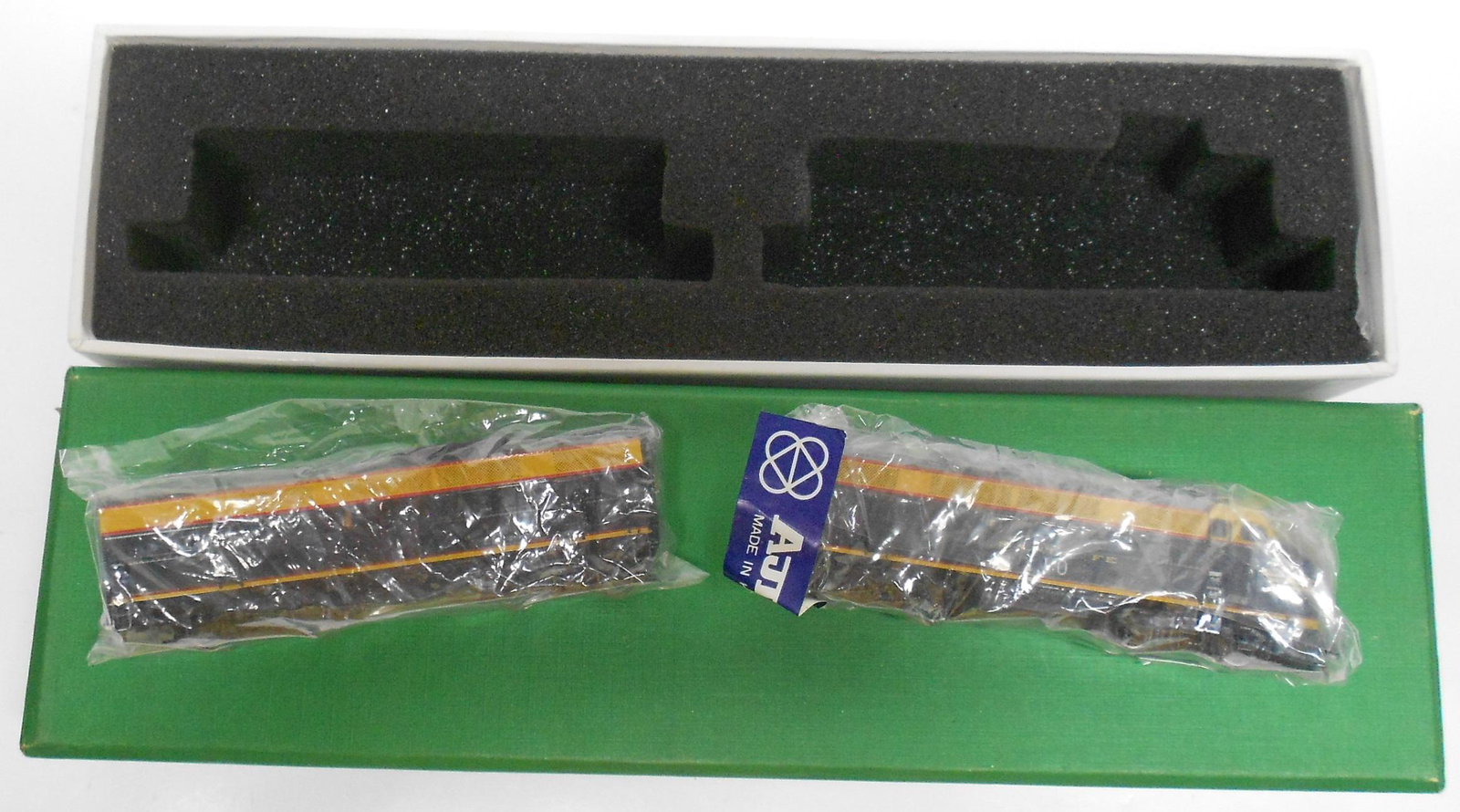 N Scale Brass - Overland Santa Fe FT A&B Factory Paint: N scale brass - Overland / Ajin, Korea - Factory painted note part number has a decimal point. OMI part number 2866.1. Label also says Facotory Paint. The fun part is it's beginning to look a lot like