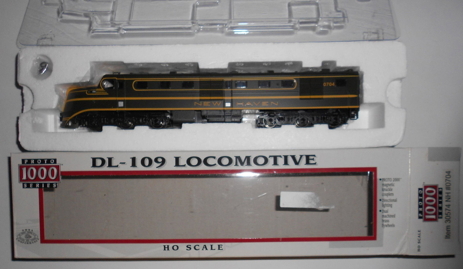 HO Scale - P1K New Haven DL-109 #0704: A Life Like Proto 1000 DC New Haven DL-109. It's heavy. Test notes indicate smooth runner and headlight works. The magnetic coupler is missing. Fine packaging.