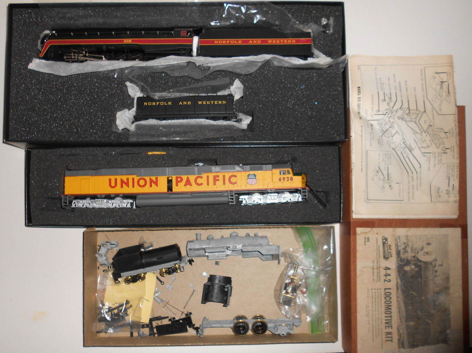 HO Scale 3 Boxed Locomotives: Bachmann Rnd Hs (1 of 4)