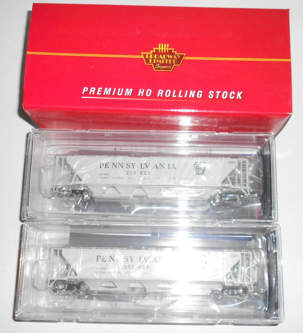 HO Scale - Broadway Pennsy H32 2 Hoppers (1 of 2)