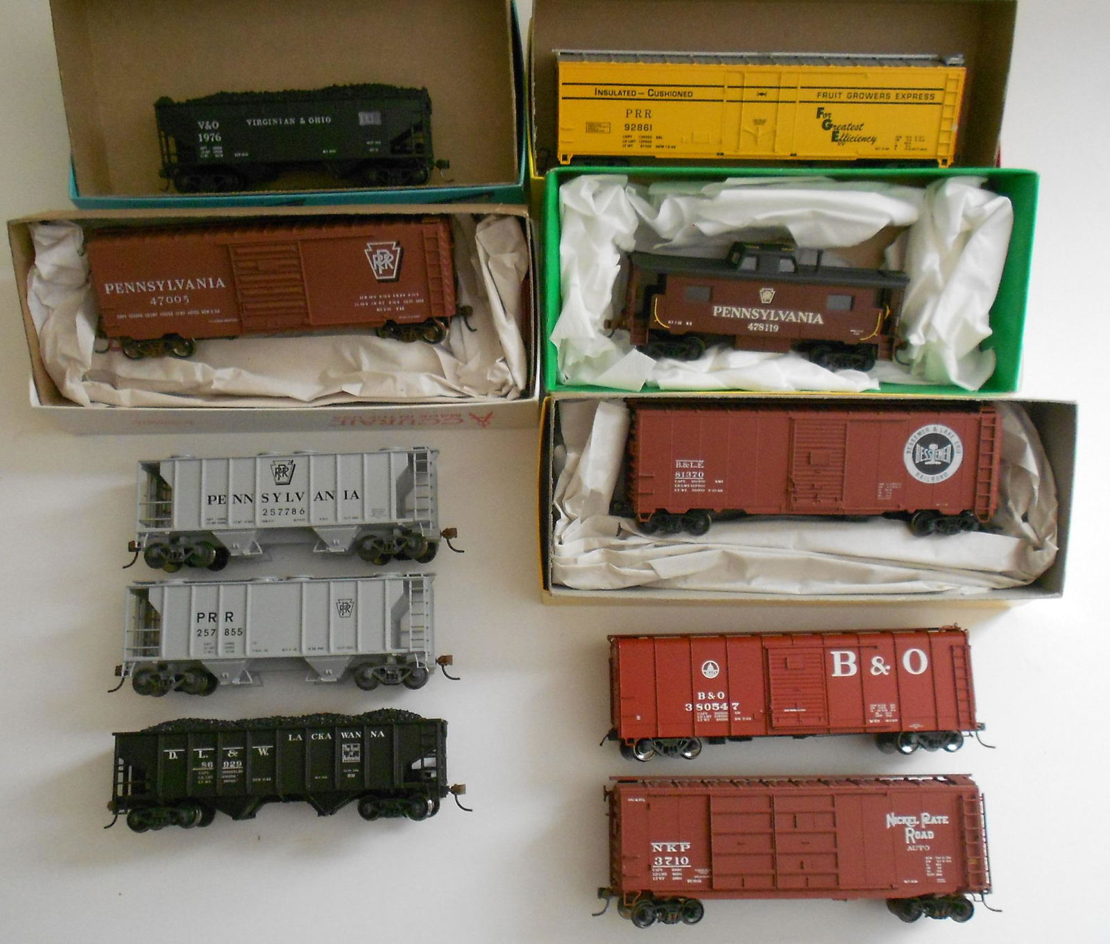 HO Scale 10 RTR Freight Cars Various Makers (1 of 3)