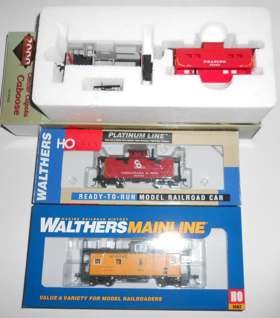 HO Scale 3 Cabooses from P2K & Walthers (1 of 2)
