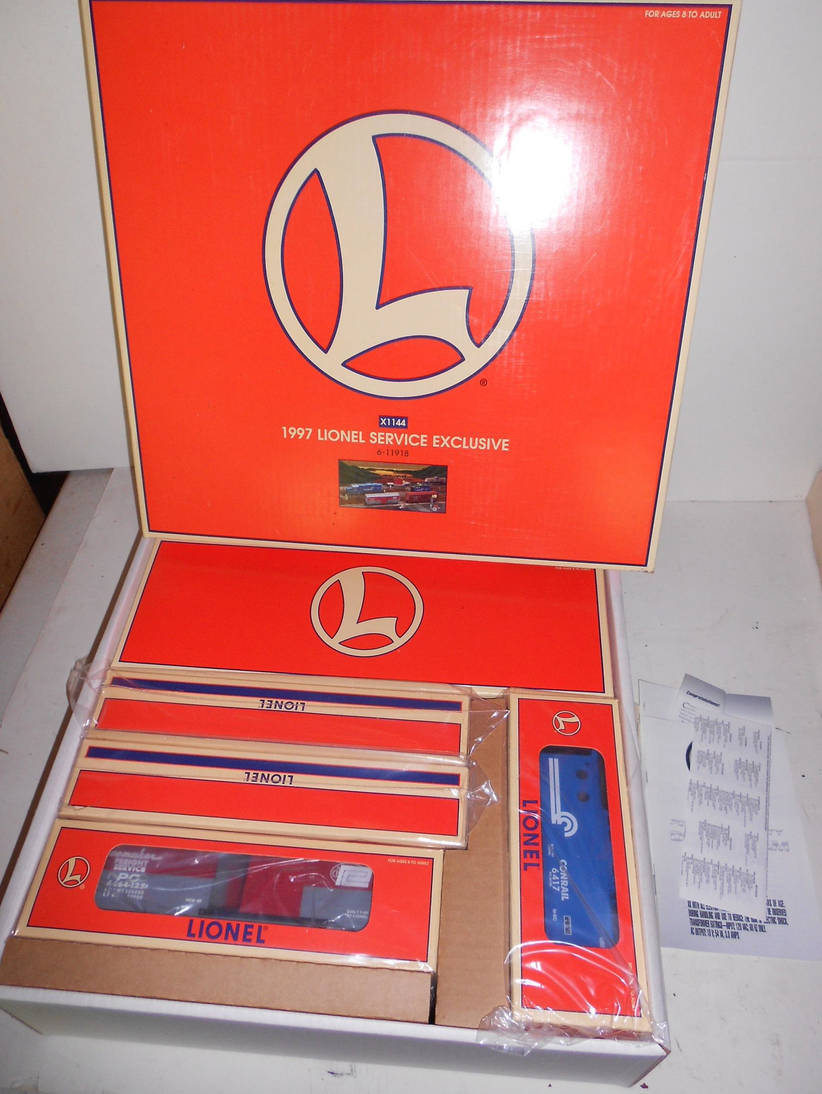Lionel 027 Service Set X1144 Mint 1997 Set: Unused Lionel O27 6-119118 Set "X1144" from 1997, still USA made. This set includes an SD-20 diesel locomotive.
