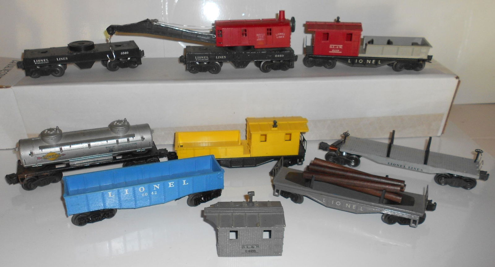 Lionel 8 Loose Freight Cars - 6460 Crane (1 of 2)