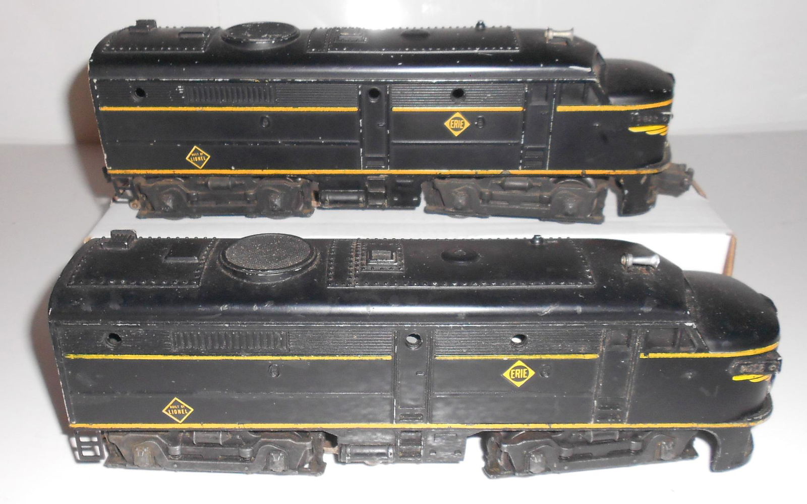 Lionel Erie FA Set of 2 Diesel Locomotives 2032 (1 of 6)