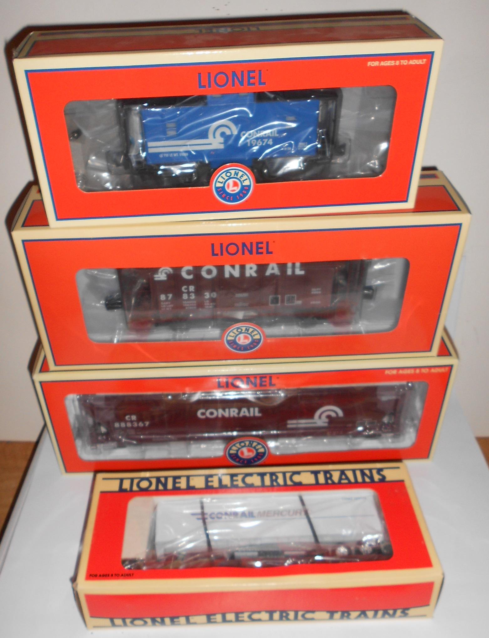 Lionel 4 Conrail Freight Cars Caboose, Hoppers: From the collection of a non-operator, 4 Lionel freight cars with Conrail livery. (1) 6-36611 Caboose with lights #19674 (2) TOFC with operational doors 6-16383 #16383 (3) 6-27069 PS-2 covered hopper 