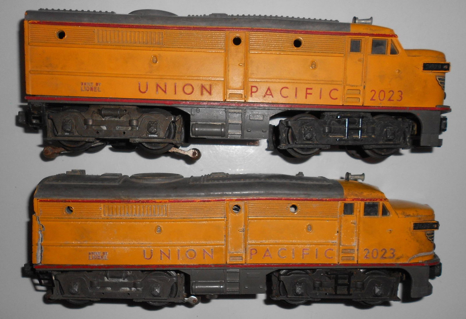Lionel 2023 UP Diesel x 2 One is Powered: Lionel Pair of 2023 Union Pacific Diesel A units. One is powered. Used, see pics for condition & use.