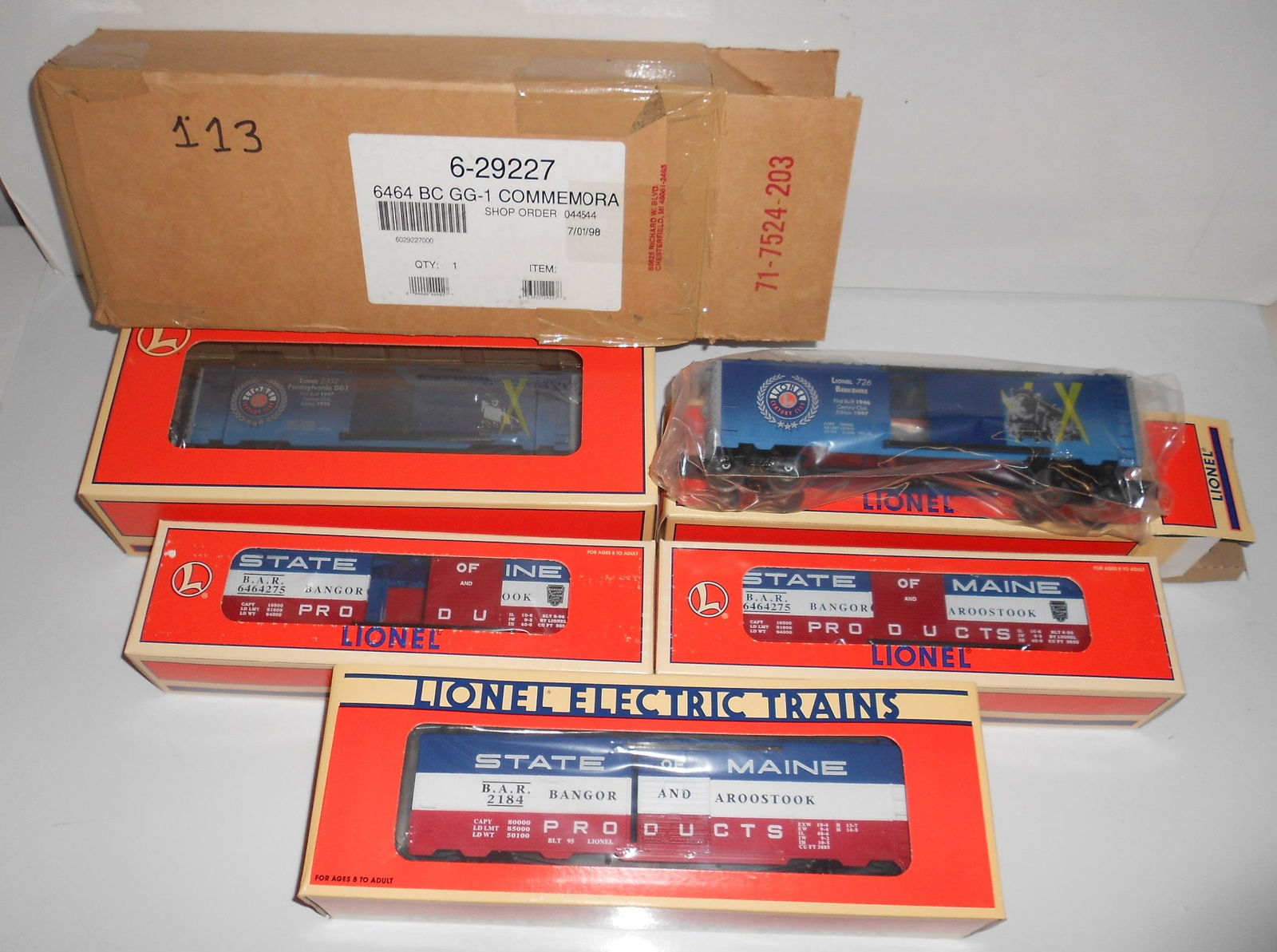 Lionel 5 Boxed Cars, TCA Commemoratives & BAR (1 of 3)