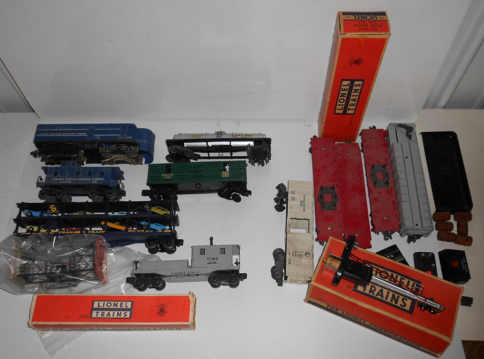 Lionel 027 Marine 212 Diesel and LOTS more: Lionel 027 assortment. The best piece is a 212 Marine FA diesel that has seen some real use. It also has the matching blue caboose. Basically things on the left are complete and things on the right ha