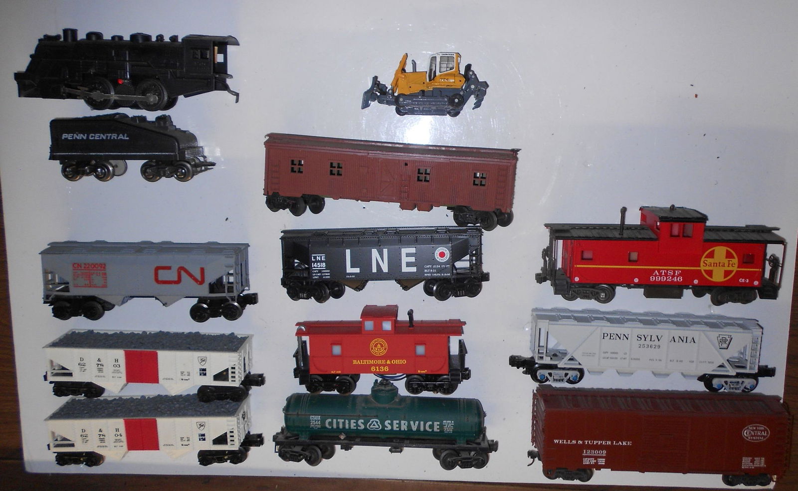 Non Lionel 027 + Plastic Track Set (1 of 4)