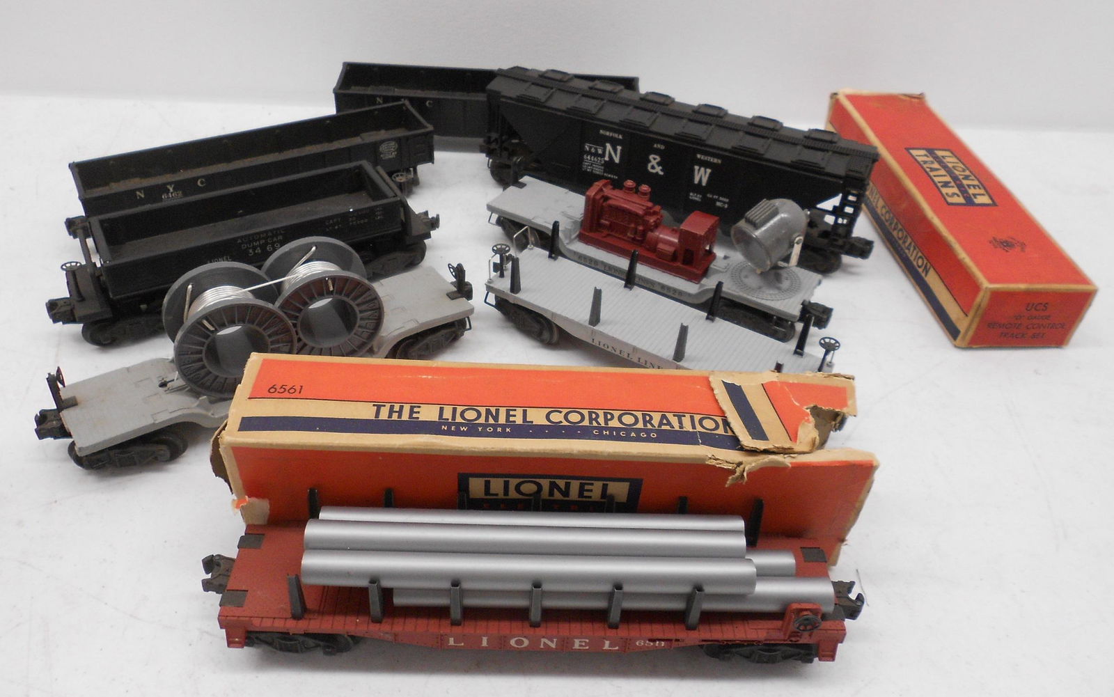 Lionel 027 Rolling Stock & Accessories (1 of 3)
