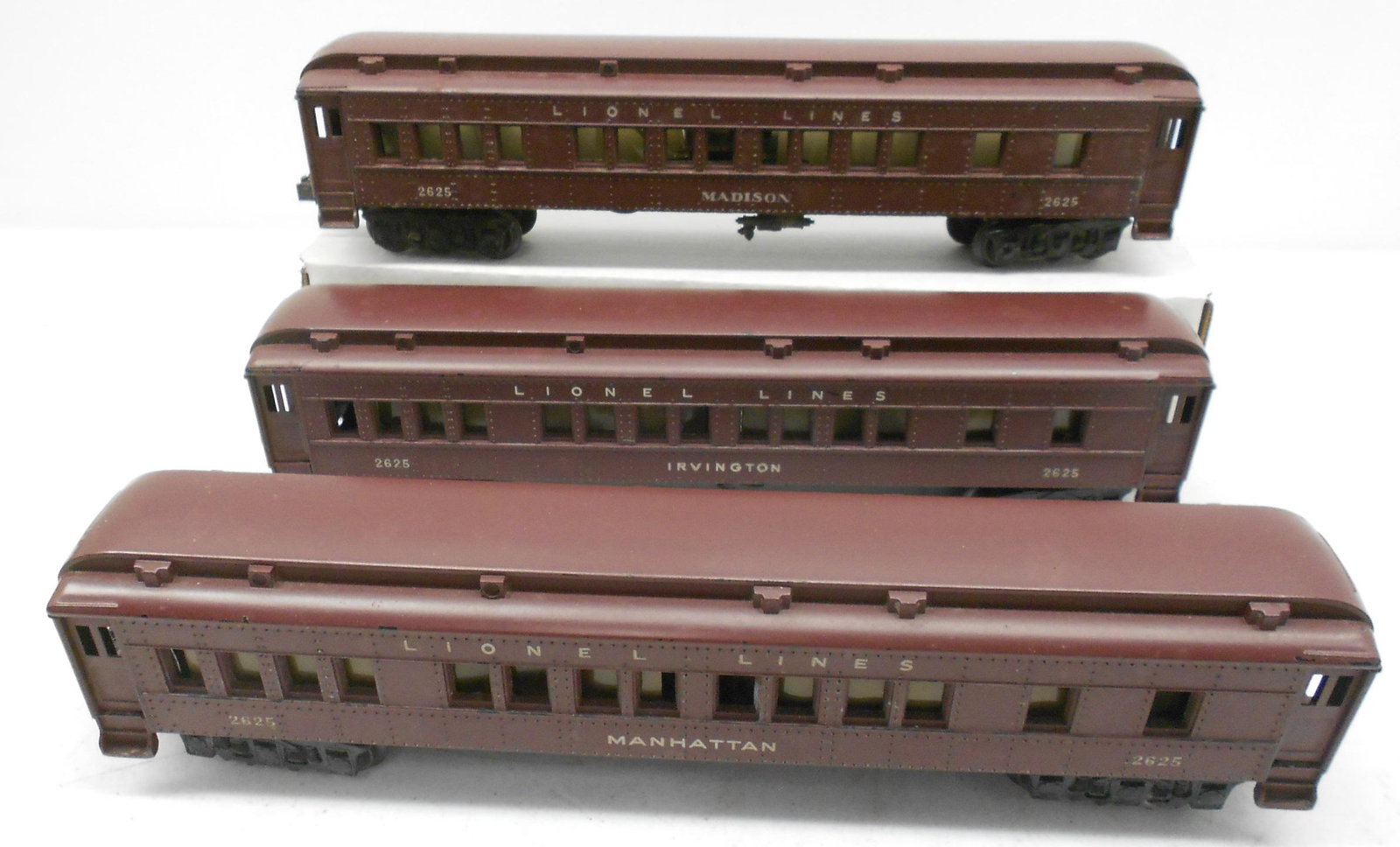 Lionel Lines 027 Three Passenger Cars 2625 (1 of 3)