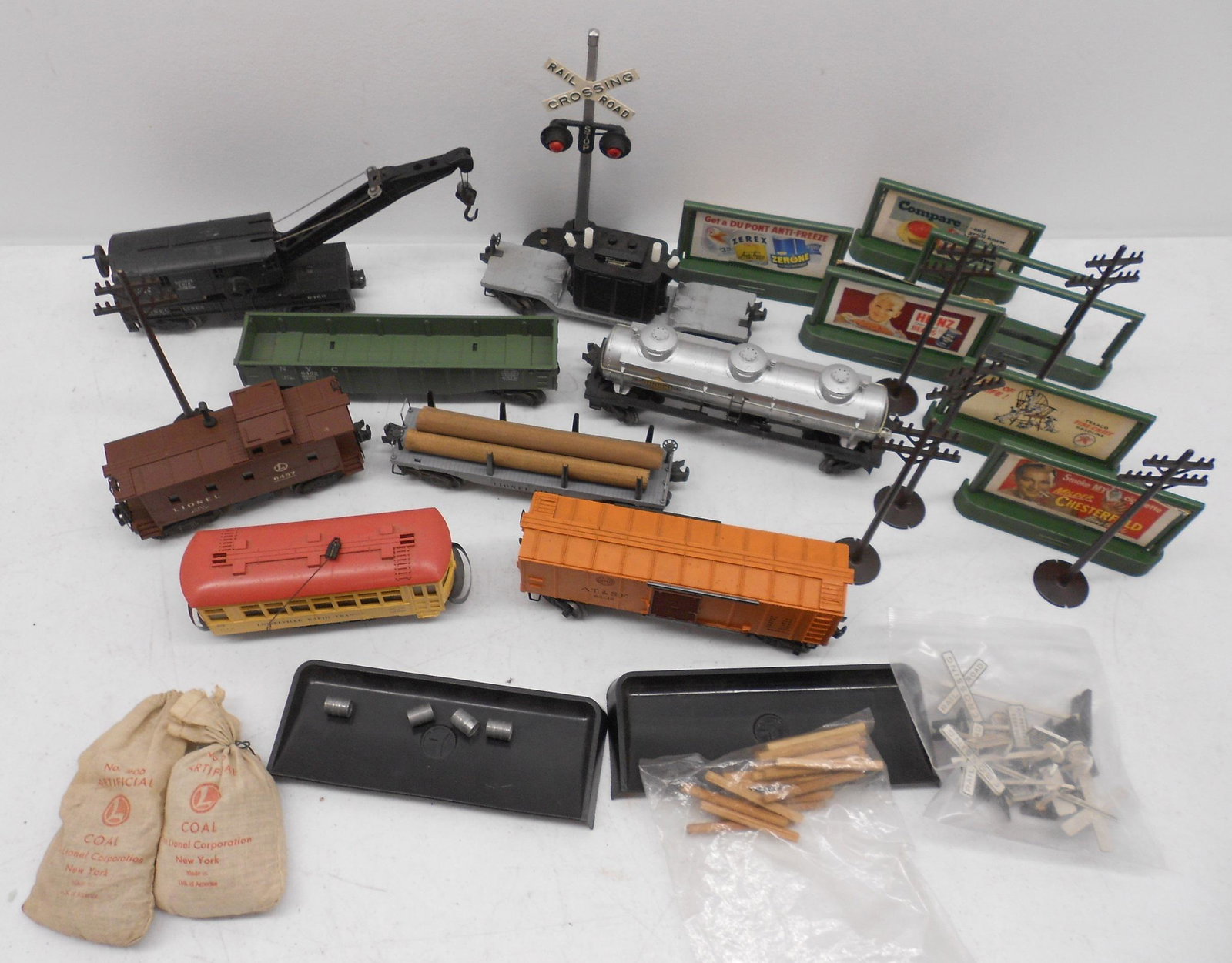 Lionel 027 60 Trolley, 6457, 6911, 2461 + more (1 of 2)