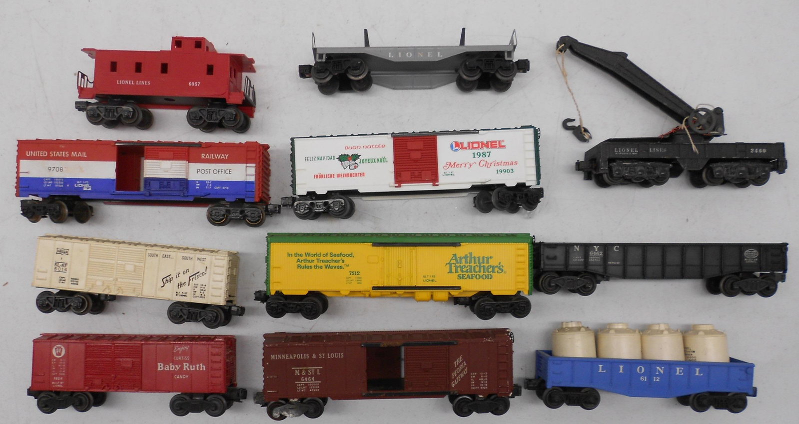 Lionel 027 Cars (11) Crane 2460 + others: Lionel 027 cars, 13 in total that include a 2460 crane - manual operation. No boxes, some heavy use.