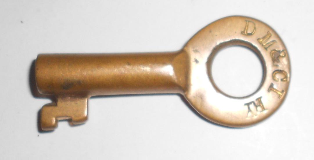 Des Moines & Central Iowa RR Switch Key (1 of 2)
