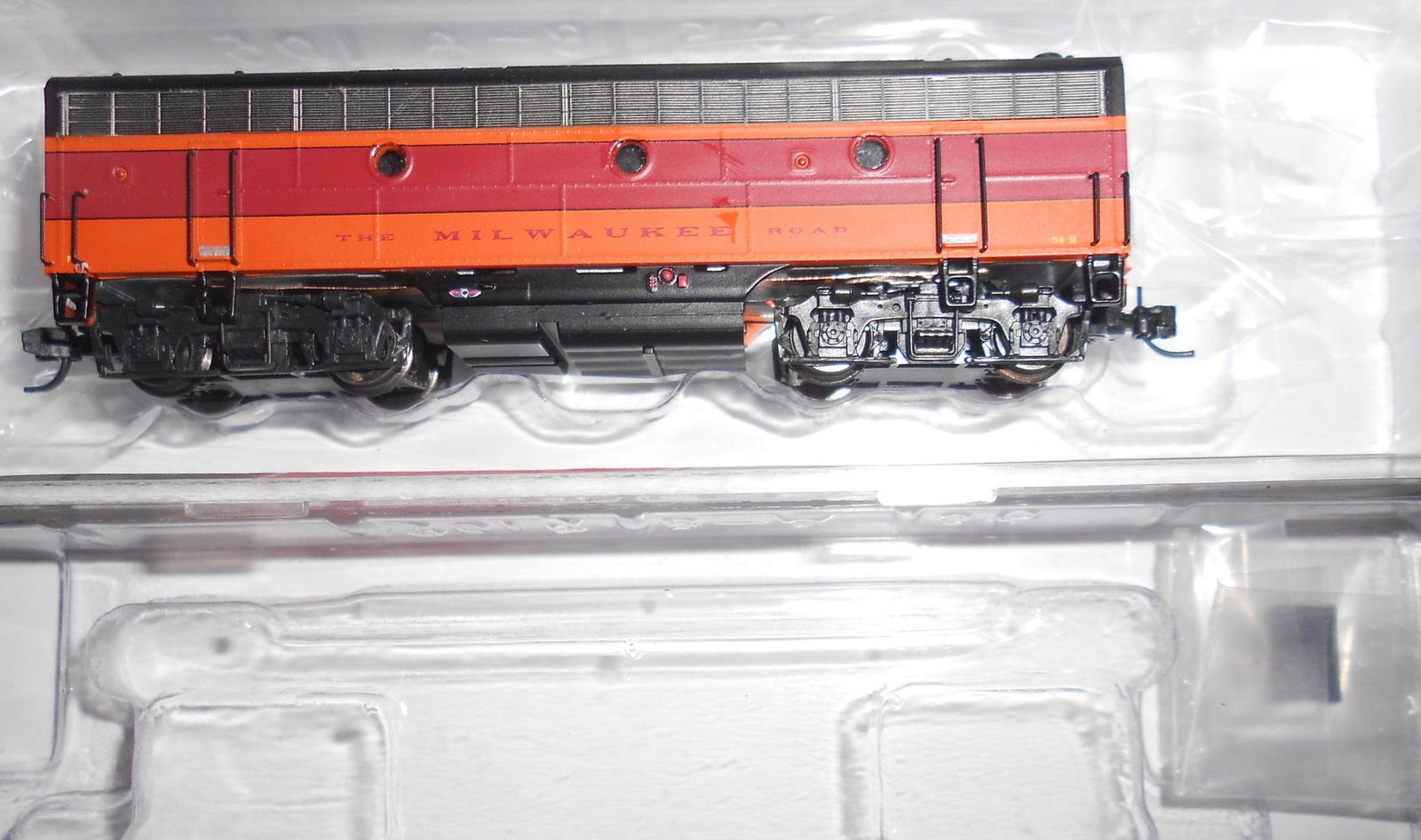 N Scale Intermountain Milwaukee Road F7B Diesel (1 of 3)