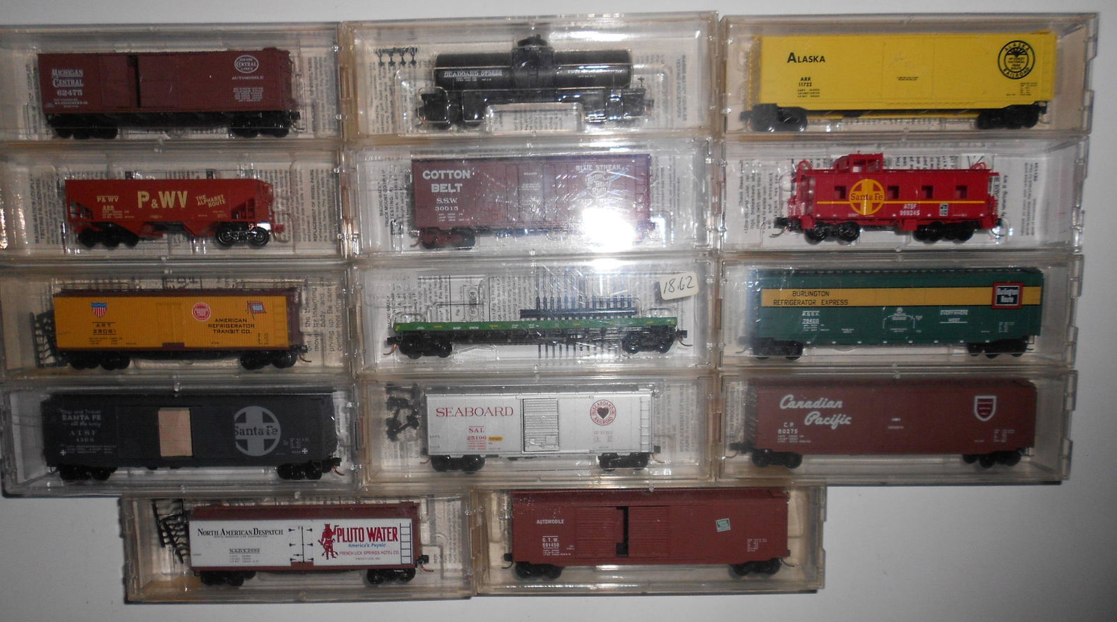 N Scale 14 Micro Trains Freight Cars (1 of 2)