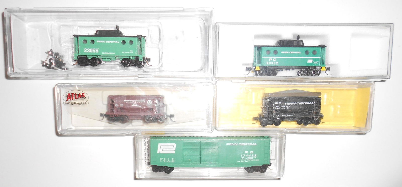 N Scale 5 Freight Cars Penn Central: Kato Bowser (1 of 2)
