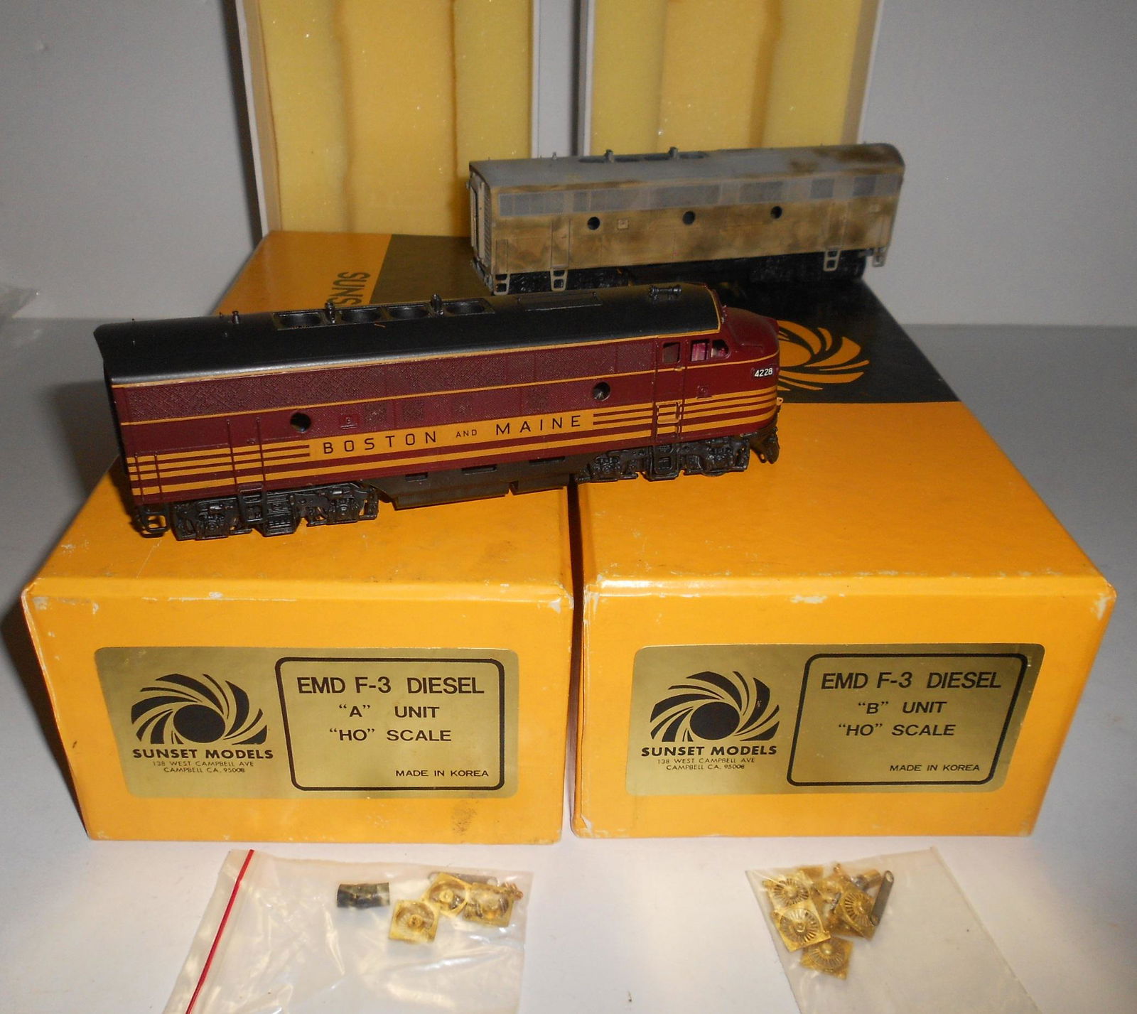 HO Brass - A&B F-3 Diesel Locos Sunset (1 of 4)