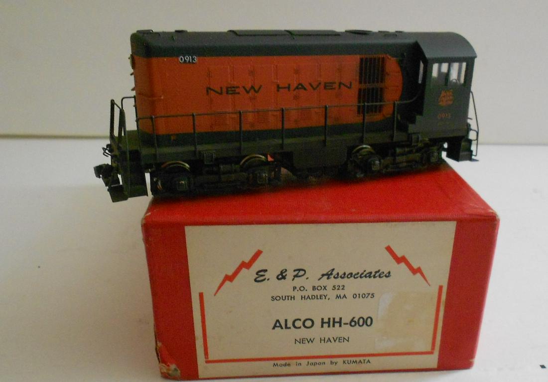 HO Brass - E&P New Haven HH660 Painted 0913: HO scale brass diesel HH660 by E&P Associates. Nice paint job as 0913. Kumata drive. Untested, looks good.