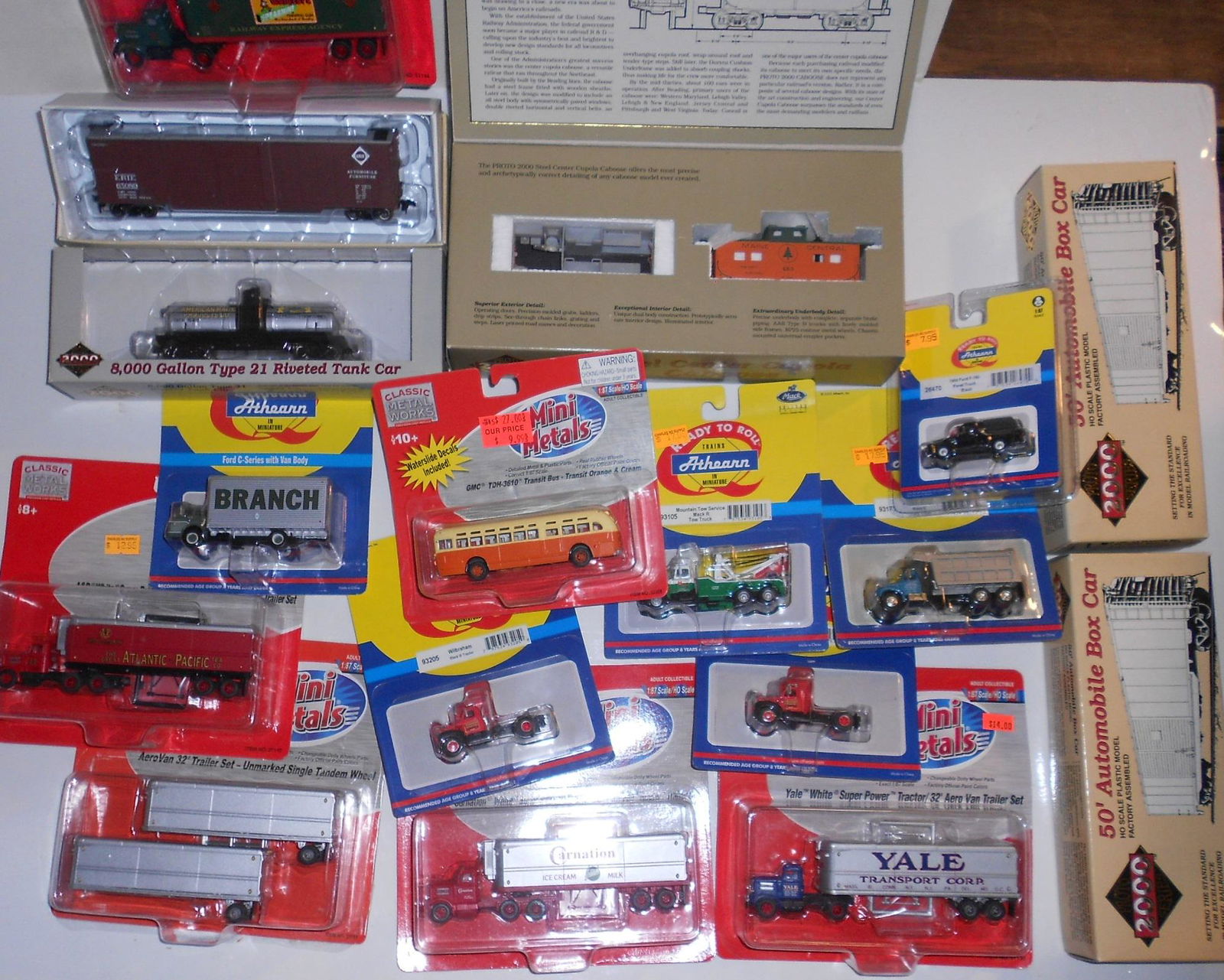 HO Scale 5 P2K Cars + Vehicles (Athearn, Mini Metals) (1 of 3)