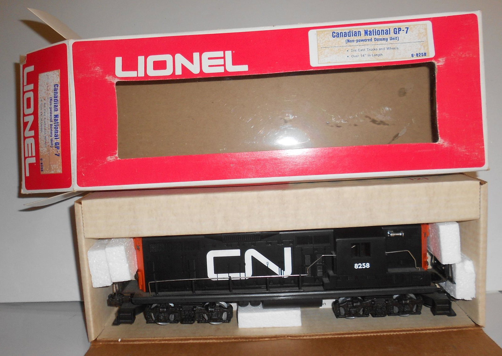 Lionel 6-8258 Canadian National GP-7 Boxed: Lionel diesel locomotive - 6-8258 Canadian National GP-7 with box, some box aging.